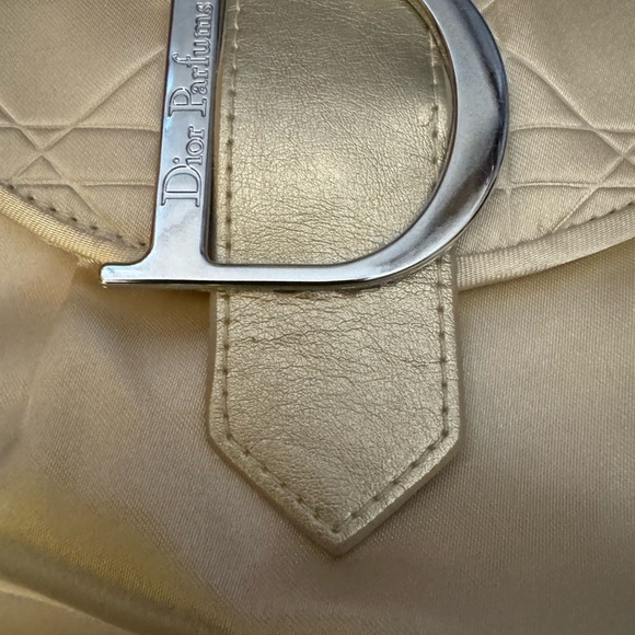 Luxe n Mid Wallets, Mystery boxes, Bag Accessories Bring it! Bring your buyers! - Picture 4 of 4